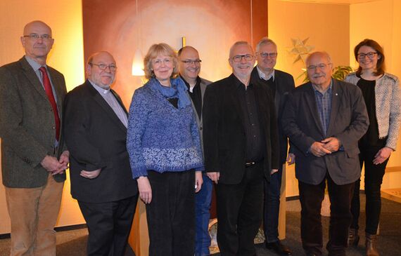 Die Flughafenseelsorge wird getragen von einem Team aus Haupt- und Ehrenamtlichen um Flughafenpastor Ulrich Krämer (5. von links). Foto: Andrea Hesse