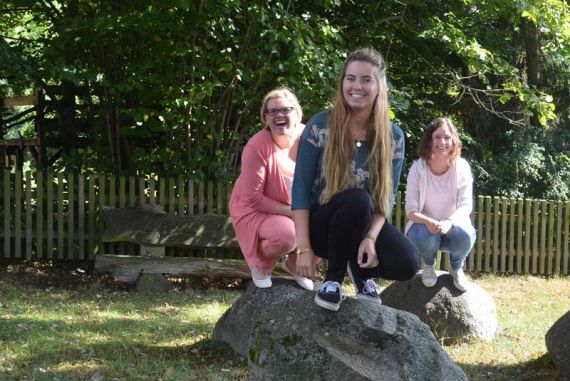 Überzeugt vom FSJ im Kirchenkreisjugenddienst (von links): Anna Thumser, Laura Schmidt und Nora Schneider. Foto: Andrea Hesse