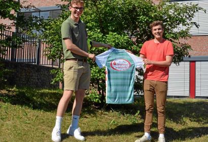 Per Bartels und Josua-Lukas Masser, Schüler der IGS Wedemark, gehören zu den Organisator*innen der Online-Versteigerung.