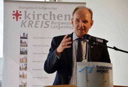 „In der Theologie gibt es keine Sicherheit sondern Gewissheit“: Landesbischof Ralf Meister hielt das Impulsreferat. Foto: Andrea Hesse