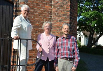 Sie sind Teil des Netzwerkes, das in Not geratenen Menschen professionelle Hilfe zukommen lässt: die Diakoniebeauftragten im Kirchenkreis Margarete Keiser (links), Ute Meyer und Wilfried Bruch. Foto: Andrea Hesse
