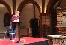 Mit passender Pointe: H.G. Butzko während seiner Vorpremiere in der Elisabethkirche. Foto: Andrea Hesse