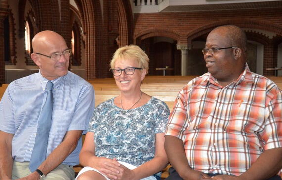 Über die zukünftige Gestaltung der Partnerschaftsarbeit sprachen Dörte Behn-Hartwig und Reverend Molete auch mit Superintendent Holger Grünjes. Foto: Andrea Hesse