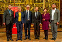 Preisverleihung in der Marktkirche (von links): Pastor Dr. Jens Wening, Prof. Dr. Ursula Rudnick, Dr. Franz Rainer Enste, Dr. Felix Klein, Dr. Rebecca Seidler und Eliah Sakakuchev von Bismarck. Foto: Werner Kamsker/BCJ