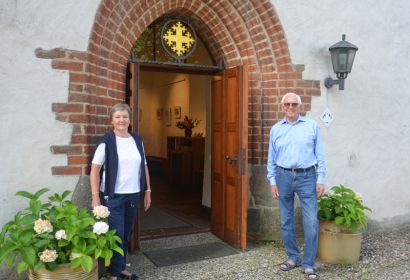 Dr. Gisela Grunewaldt-Stöcker und Dr. Wilfried Besch freuen sich auf viele Begegnungen im neu gestalteten Turmraum. Foto: Andrea Hesse