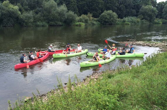 Am Start zur Paddeltour auf der Weser.