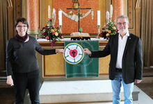 Margit Frehrking und Holger Kiesé freuen sich auf ihre Andacht am Reformationstag in Engelbostel. Foto: Christian Frehrking