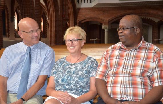 Über die zukünftige Gestaltung der Partnerschaftsarbeit sprachen Dörte Behn-Hartwig und Reverend Molete auch mit Superintendent Holger Grünjes. Foto: Andrea Hesse