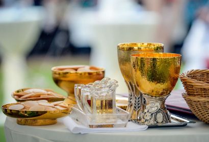 In der aktuellen Situation kann es ratsam sein, beim Abendmahl auf den Kelch zu verzichten. Foto: Jens Schulze