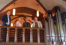 Ehrung in kleiner Runde auf der Orgelempore: Rolf Barth (rechts) mit Rainer Müller-Jödicke (von links), Silke Noormann und Christian Conradi. Foto: Andrea Hesse