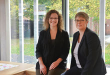 Annika Kruse (links) und Sabine Behrens wollen das Evangelische Familienzentrum im Süden Langenhagens noch präsenter machen. Foto: Andrea Hesse