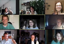 Anstoßen geht auch per Videokonferenz …