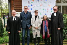 Verabschiedung nach elf Jahren in Engelbostel: Dirk Jonas (von links), Lars Arneke, Frauke Kiel, Annemarie Henning und Rainer Müller-Jödicke. Foto: Christian Frehrking