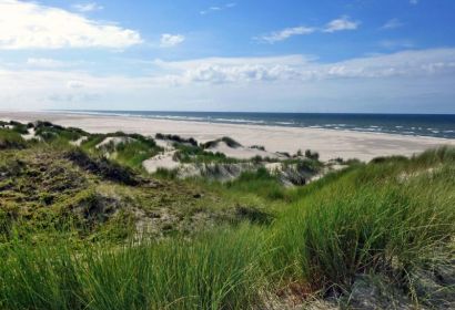 Dünen, Strand und Meer können Väter und ihre Kinder auf Borkum gemeinsam entdecken. Foto: Mona El Falaky auf Pixabay