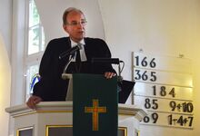 Landesbischof Ralf Meister sieht in dem neuen Feiertag große Chancen, miteinander ins Gespräch zu kommen. Foto: Andrea Hesse