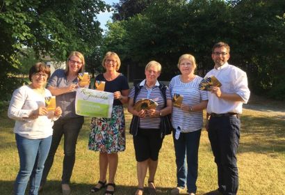 Gemeinsam mit Prädikantinnen und Lektorinnen gestalten Pastorin Wibke Lonkwitz und Pastor Thorsten Buck die Sommerkirche mit ihren Reisegeschichten.