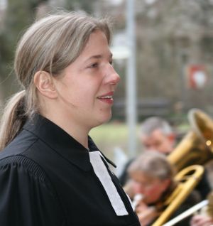 Vor drei Jahren wurde Debora Knoblauch in Brelingen ordiniert; jetzt fand ihre Amtseinführung am selben Ort statt. Quelle: Bernstorf