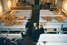 Orgelaufbau in St. Petri 1996 (von links): Orgelbauer Patrick Collon, die Vorsitzende des Orgelbauvereins Eva-Maria Stakemann, Christa Dittmar vom Orgelbauverein und Kreiskantor Christian Conradi.