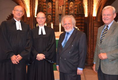 Abschied und Begrüßung (von links): Superintendent Holger Grünjes, Pastor Karl-Martin Harms, Pastor Paul-Martin Gundert und der KKT-Vorsitzende Friedrich Engeling. Foto: Andrea Hesse