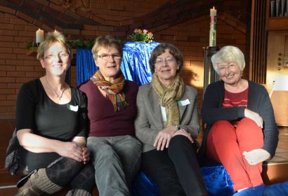 Gerlinde Bucerius (Zweite von rechts) hat sich aus dem Kreis der Beauftragten für die Frauenarbeit verabschiedet; Dörte Behn-Hartwig, Doris Stadler und Ulrike Jagau werden die Arbeit fortsetzen. Foto: A. Hesse