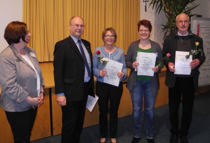 Urkundenübergabe in Hannover (von links): Claudia Gehrke, Arend de Vries, Ira Wilkens, Christiane Linke und Pastor Thomas Hirschberg.