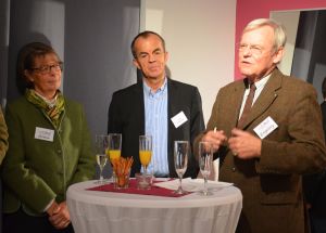 Intensive Vorarbeit war nötig, bevor Heidrun Zeilbeck, Wolfgang Veth und Friedrich Engeling vom Vorstand des Vereins edelMut Burgwedel-Langenhagen die Geschäftseröffnung mit vielen Gästen feiern konnten. Bild: A.Hesse