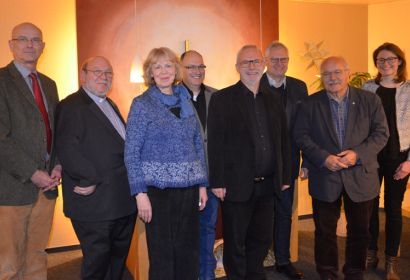 Die Flughafenseelsorge wird getragen von einem Team aus Haupt- und Ehrenamtlichen um Flughafenpastor Ulrich Krämer (5. von links). Foto: Andrea Hesse