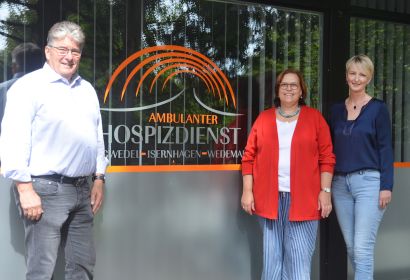 Norbert Büllesbach (von links), Ute Rodehorst und Franka Scheidemann gehören zum Team, das den Infotag im Amtshof vorbereitet. Foto: Andrea Hesse
