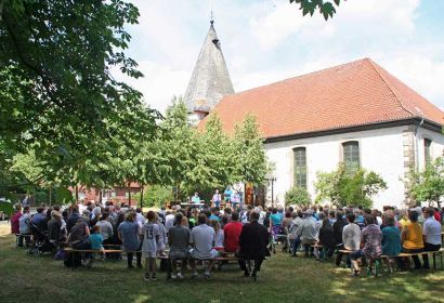 Die Martinskirchengemeinde eröffnete ihr Gemeindefest Happy Martini mit einem Familiengottesdienst unter freiem Himmel.