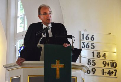 Landesbischof Ralf Meister sieht in dem neuen Feiertag große Chancen, miteinander ins Gespräch zu kommen. Foto: Andrea Hesse