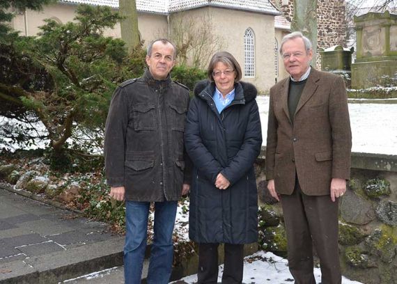 Wolfgang Veth (von links), Heidrun Zeilbeck und Friedrich Engeling vom edelMut-Vorstand freuen sich über die Erfolgsgeschichte des Projektes. Foto: Andrea Hesse