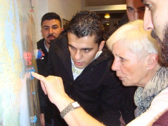 Bunte Stecknadeln markierten die Heimatorte der Gäste. Foto: B. Reller