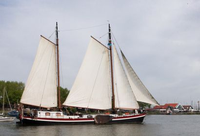 Sechs erlebnisreiche Tage auf der Amalia in Holland – die Evangelische Jugend in Wettmar lädt dazu ein. Foto: NAUPAR