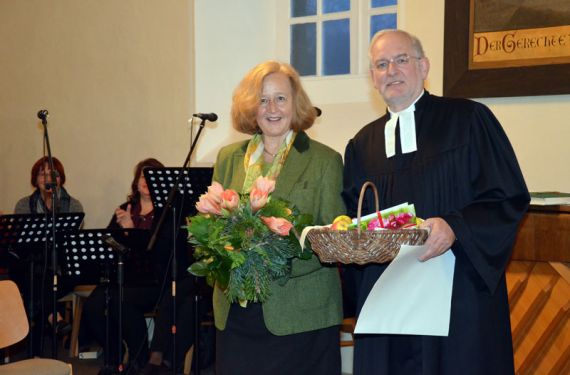 Gemeinsam führten sie ein Pfarrhaus, in dem die Menschen aus der Gemeinde willkommen waren: Juliane und Volkmar Biesalski. Foto: Andrea Hesse