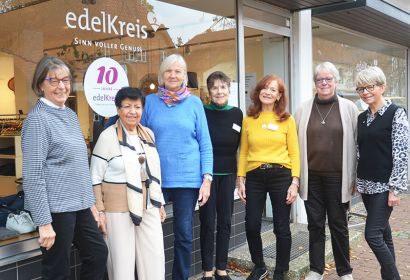 Sie haben Grund zum Feiern (von links): Heidrun Zeilbeck, Hannelore Skwara, Reinhild Rieckenberg, Helga Krüger, Juliane Parow, Renate Brockhaus und Birgitt Knobloch vom edelKreis-Team. Foto: Andrea Hesse