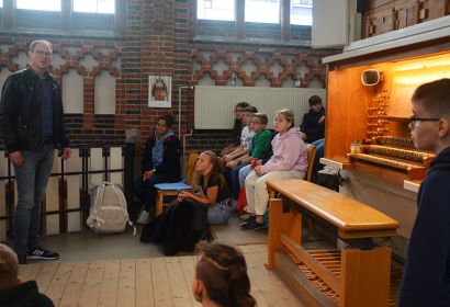 Kantor Arne Hallmann freute sich über aufmerksame Zuhörerinnen und Zuhörer. Foto: Andrea Hesse