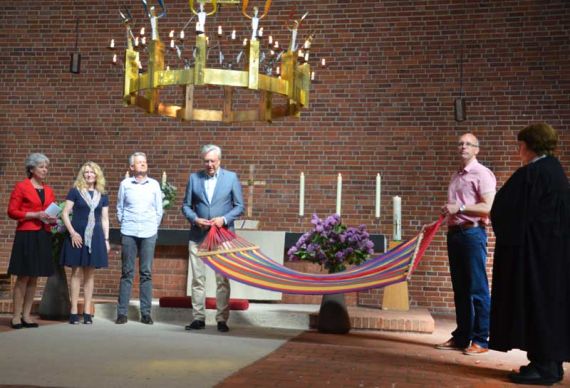 Herzenswunsch: eine Hängematte für Pastorin Marieta Blumenau. Foto: Andrea Hesse