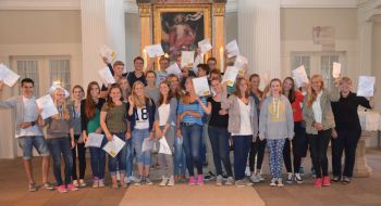 Die Gruppe der JuLeiCa-Absolventen in der Brelinger Kirche. © A. Hesse