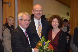 Superintendent Holger Grünjes mit Pastor Torsten Kröncke und seiner Frau Ninon Grünjes. Foto: A. Hesse