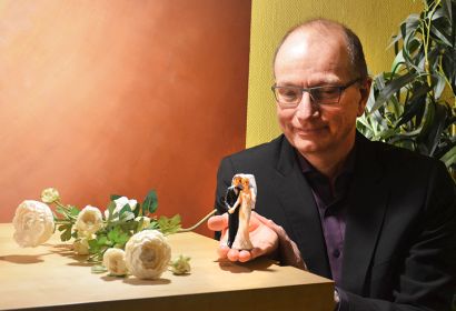 Pastor Karl-Martin Harms freut sich darauf, in der Flughafenkapelle kirchliche Trauungen und Ehe- oder Partnerschaftsjubiläen zu feiern. Foto: Andrea Hesse