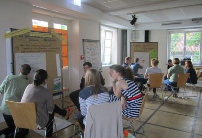 In wechselnden Gruppen wurden viele Ideen diskutiert. Foto: Dorothee Lüdeke