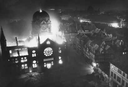 Auch in Hannover brannte die Synagoge – dieses Bild wurde vom Turm der benachbarten Neustädter Hof- und Stadtkirche aus aufgenommen. Foto: HAZ-Hauschild-Archiv, Historisches Museum Hannover