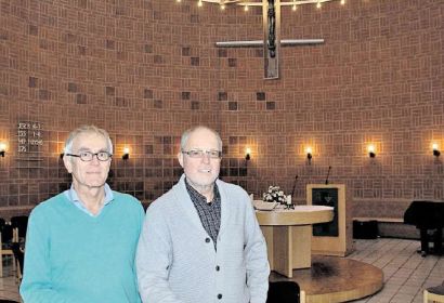 Sie freuen sich auf das Jubiläum: Hans Köbberling (links), Vorsitzender des Kirchenvorstands, und pastor Klaus Dörrie. Bild: Hartung