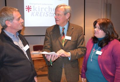 Erste Besprechung in der Sitzungspause (von links): Michael Brodermanns, Friedrich Engeling und Susann Lichterfeld. Foto: A. Hesse