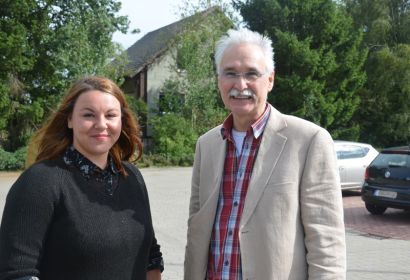 Seit Juli ein Team: Pastor Rainer Henne und Julia Krohmer. Foto: Andrea Hesse
