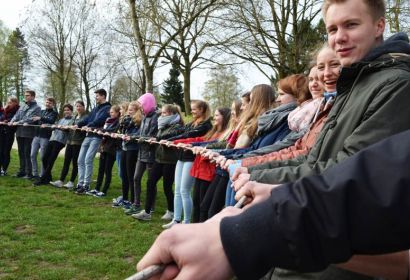 Verschiedene Kompetenzen werden während der Juleica-Ausbildung erlebnisnah und praxisorientiert eingeübt. Foto: Anna Thumser