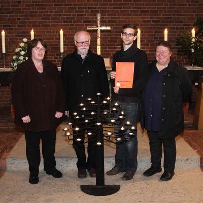 Das Organisationsteam der Friedensandachten (von links:) Pastorin Marieta Blumenau, Horst Hartwig, Niklas Kleinwächter und Gabriele Hahn-Hartwig.