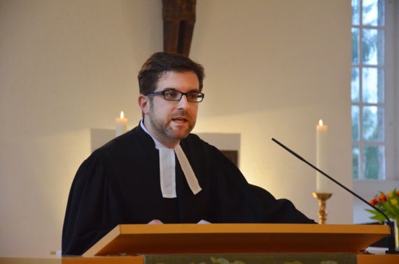 „Es tut gut, sich unterbrechen, sich berühren zu lassen“: Thorsten Buck predigte zu Marta und ihrer Schwester Maria. Foto: Andrea Hesse