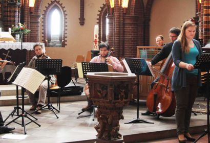 Seit Monaten schon bereiten sich Instrumentalisten und Sängerinnen auf das Konzert am Karfreitag vor. Foto: Antje Bismark