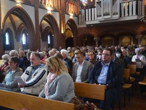 Mehr als 250 Menschen feierten die Einführung des neuen Superintendenten im Gottesdienst in der Elisabethkirche.